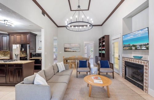 Crystal Beach Cottage | Kemp’s Kove | 5BR Private Pool | <5 Min Walk to Beach | Sleeps 14 | Dog Friendly