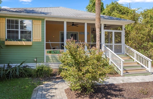 Crystal Beach Cottage | Kemp’s Kove | 5BR Private Pool | <5 Min Walk to Beach | Sleeps 14 | Dog Friendly