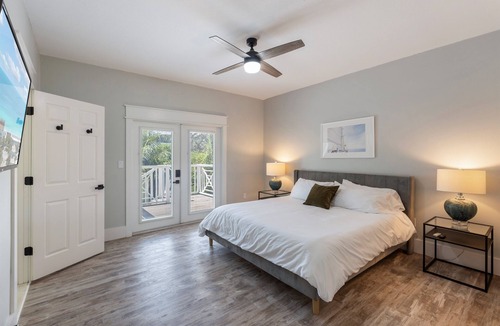 Crystal Beach Cottage | Kemp’s Kove | 5BR Private Pool | <5 Min Walk to Beach | Sleeps 14 | Dog Friendly