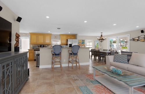 Twin Lakes House | Key Largo Waterfront home with 40’ dock and boat lift. Walk to Pennekamp