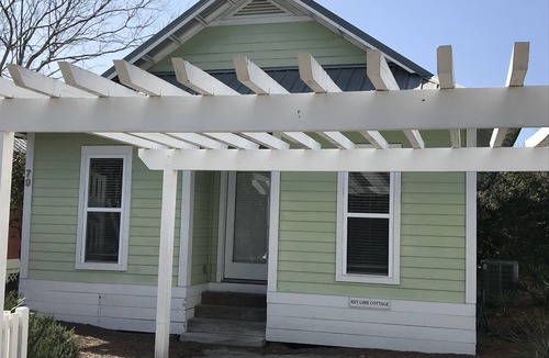 Seacrest Cottage | Key Lime - renovated, 3bd/2bth, Covered Porch/Pool/5 Min Walk to Set Up on Beach