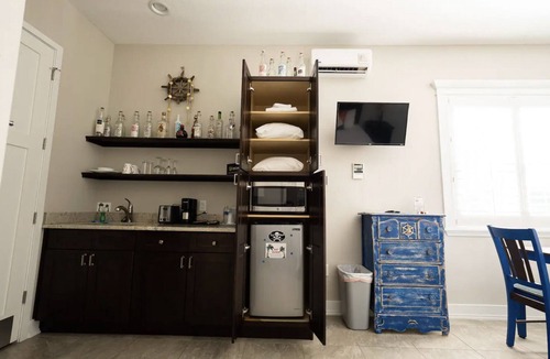Dunedin Cottage | Key West Style Cottage - with pool/hot-tub