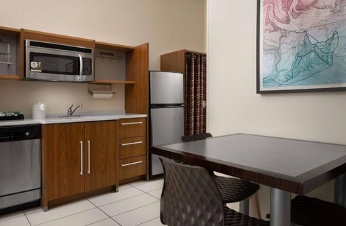 North Charleston Hotel | King 1BR Suite: Kitchenette, Pool & Gym Access | 3mi to Charleston Int'l Airport