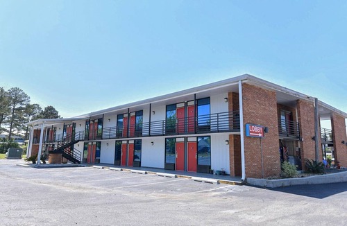 Valdosta Apartment | King Bed|Non Smoking