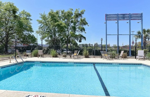 Valdosta Apartment | King Bed|Non Smoking