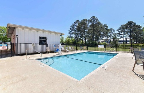 Valdosta Apartment | King Bed|Smoking|Valdosta GA