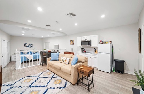 San Jose House | King Bed Studio~ Near San Marco Nightlife &Dining~5 mins River
