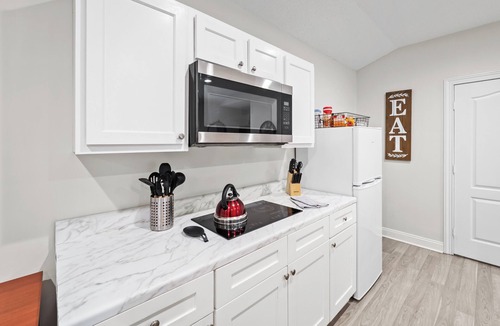 San Jose House | King Bed Studio~ Near San Marco Nightlife &Dining~5 mins River