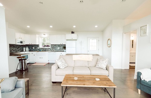 Sault Ste. Marie House | King Bed, Zero Entry, Close to Town