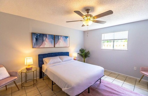 North Sarasota Apartment | king beds, sports teams, work crews, large parking for cars, trucks or trailers