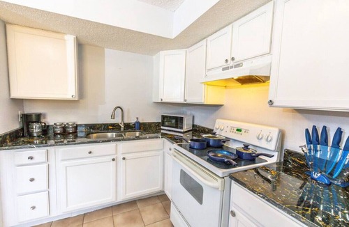 North Sarasota Apartment | king beds, sports teams, work crews, large parking for cars, trucks or trailers