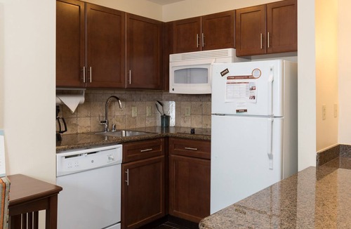 Maumee Apartment | King Studio Suite | Free Breakfast & Pool
