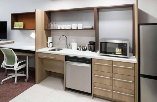 Airport North Apartment | King Studio Suite Near Airport Lakes Park ORL