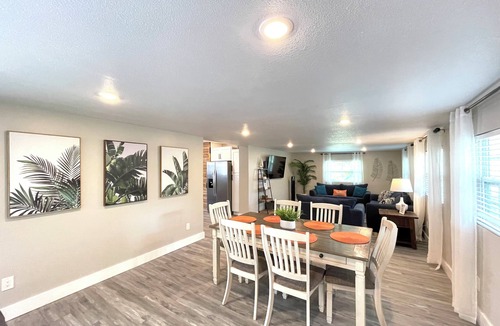 Crystal River House | ☆ King Suite, Arcade Games, Outdoor Space, Close to Downtown!