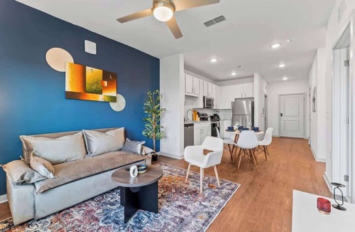 Bay Lake Apartment | King Suite: Gym, Pool & Free Parking Near Disney
