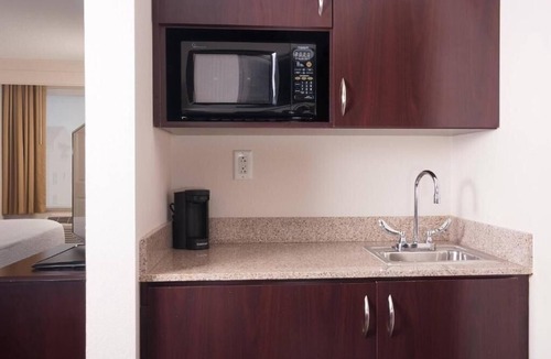 Airport North Apartment | King Suite Near Airport Lakes Park ORL