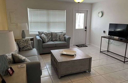 Saint James City Apartment | King Suite on Canal