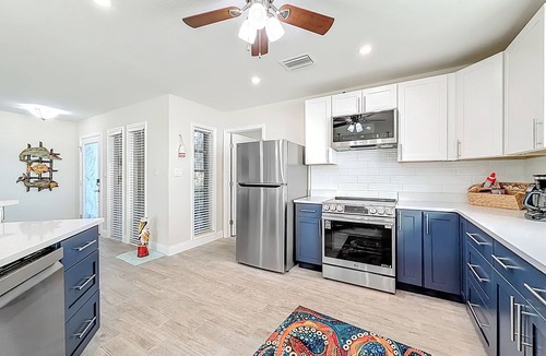 Crystal River House | Kings Bay Waterfront property in Crystal River with pool and private dock Pet ok