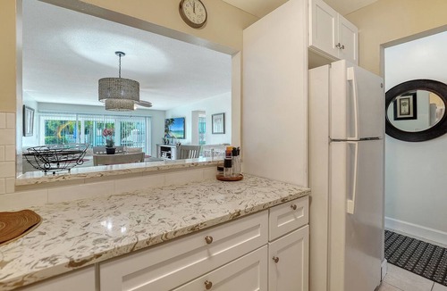 Saint Armands Key Condo | Kingston Arms 19A - Lido Beach!