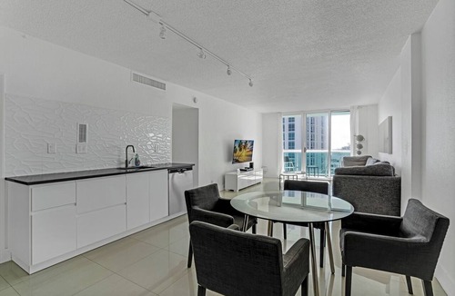 Hollywood South Central Beach Condo | Komffy Apartment w/2 KingBeds and OceanView at Tides