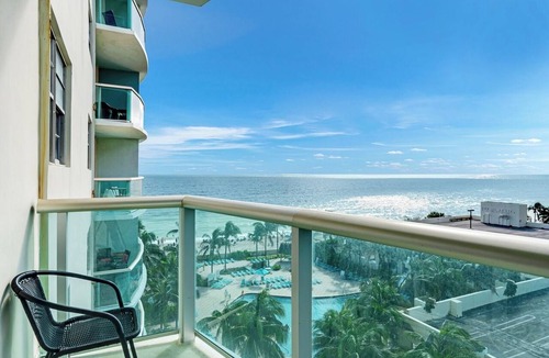 Hollywood South Central Beach Condo | Komffy Apartment w/2 King Bed and OceanView at Tides