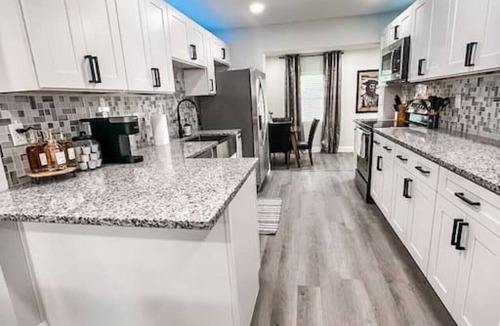 Bearss Plaza House | Krakens Kove: Pool home 5 mins to Busch Gardens