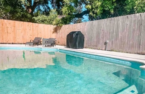 Bearss Plaza House | Krakens Kove: Pool home 5 mins to Busch Gardens