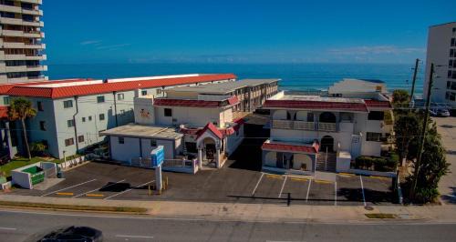 Seabreeze Park Hotel | La Bella Inn - POOL OPEN
