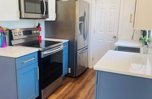 Pretty Bayou House | La Casita POOL & GAME ROOM Fenced Yard!