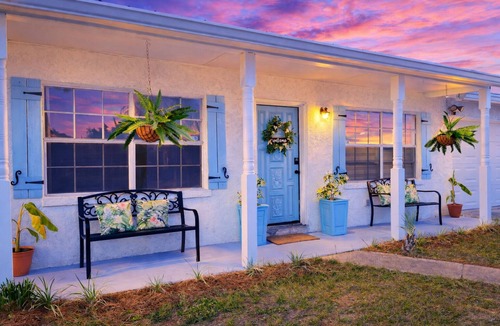 Pretty Bayou House | La Casita POOL & GAME ROOM Fenced Yard!