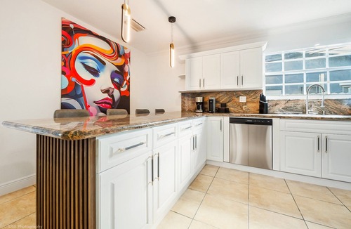 Westchester House | La Femme Oasis Resort/5 Bedrooms/Htd Pool/Mini Golf/Pickleball/Jacuzzi/BBQ