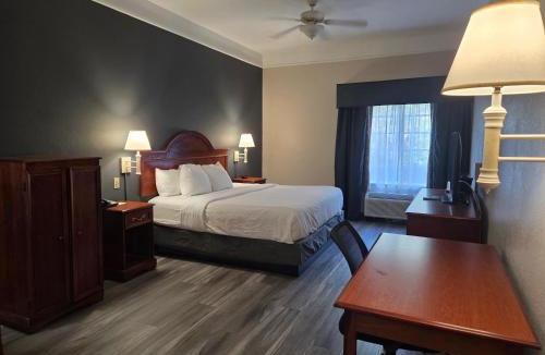 Biggar Hotel | La Quinta Inn and Suites Fort Myers I-75