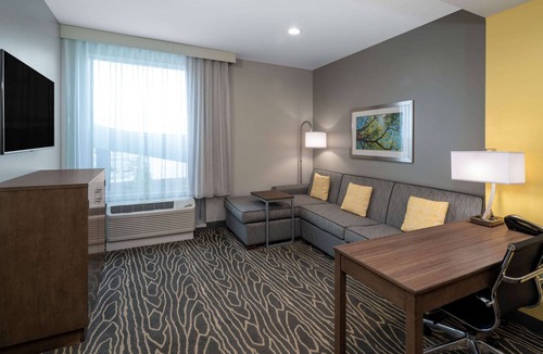 Tifton Hotel | La Quinta Inn & Suites by Wyndham Tifton