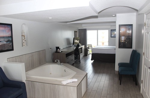 East Daytona Hotel | La Quinta Inn & Suites by Wyndham Oceanfront Daytona Beach