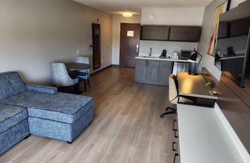 Warner Robins Hotel | La Quinta Inn & Suites by Wyndham Warner Robins - Robins AFB