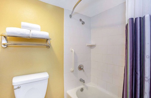 Newtown Hotel | La Quinta Sarasota 2 Double Breakfast, Gym&Pool