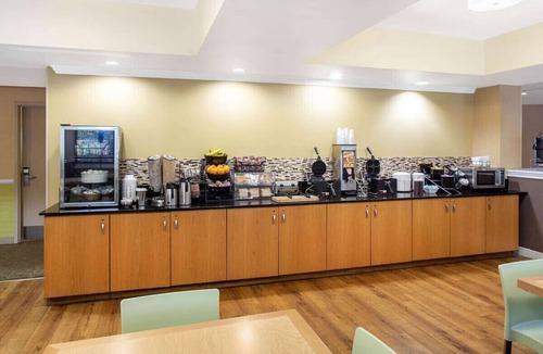 Newtown Hotel | La Quinta Sarasota 2 Double Breakfast, Gym&Pool