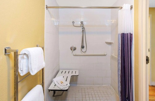 Central Sarasota Hotel | La Quinta Sarasota King Std Breakfast, Gym&Pool
