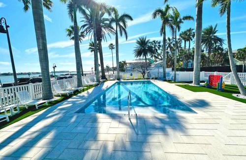 Pass-a-Grille Historic District Apartment | La Tortuga Historic Pass A Grille St Pete Beach 2