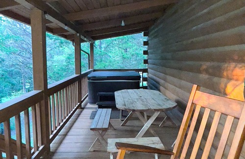 Warm Springs Cabin | Labor Day at Pike's Peak - Wifi and Hot Tub! - Callaway Gardens
