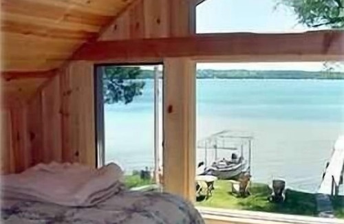 Cedar Cottage | LABOR DAY DISCOUNT Best View on Lake Leelanau, Autumn color weekend specials