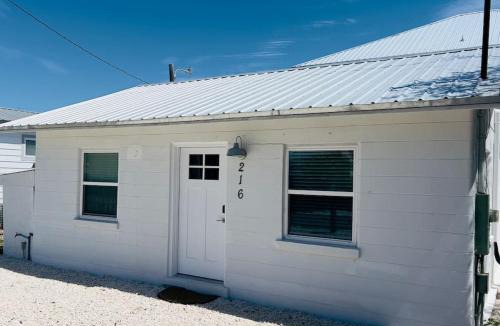 Laguna Beach House | Laguna Beach Bungalow sleeps 4 large patio just steps to the sand