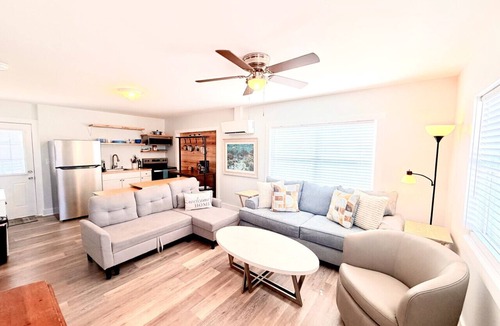 Laguna Beach House | Laguna Beach Bungalow|Sleeps4|Patio|Steps to the sand!