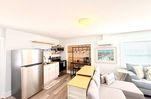 Laguna Beach House | Laguna Beach Bungalow|Sleeps4|Patio|Steps to the sand!
