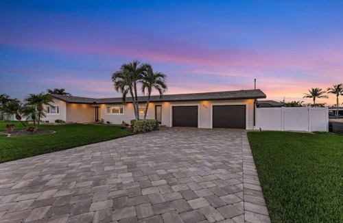 Yacht Club House | Laid Back & Lavish-newly renovated 5bed/2bath/pool