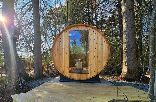 Loch Sheldrake House | Lake Access! Catskill Cozy Home- Hot Tub +Sauna