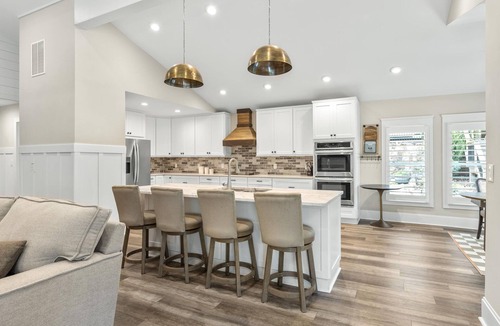 White House | Lake Allatoona house with private dock, hot tub & fire pit. Family and groups!