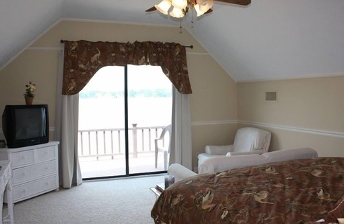Cordele House | Lake Blackshear's 'Landmark Lodge' Year-Round Rental