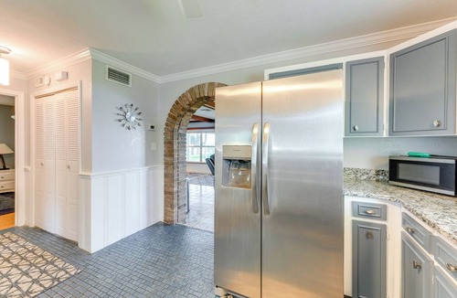 Tavares Apartment | Lake Dora Escape: Canal Access & Seaplane Sights!