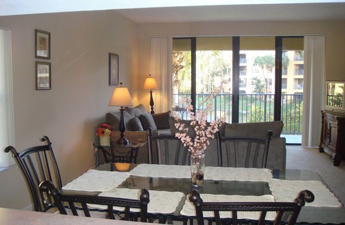 Juno Beach Condo | Lake Front 3-bedroom condo walk to Nextera and beach in Juno Beach